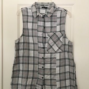 TOPSHOP Button up Sleeveless top😎